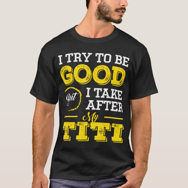 Camiseta Eu Tento Ser Bom, Mas Eu Atrás Da Minha Titi (Frente)