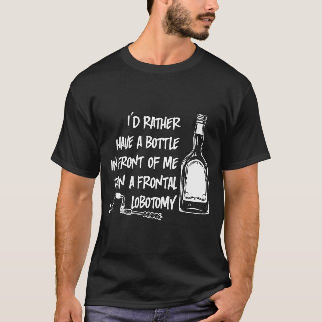 Camiseta Eu Teria Uma Garrafa Na Minha Frente. (Frente)