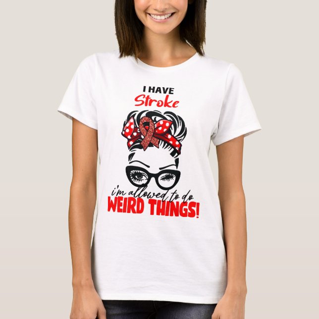 Camiseta Eu Tive AVC Estou Permitido Fazer Coisas Estranhas (Frente)