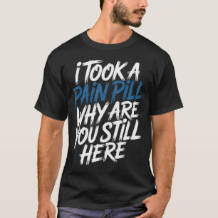 Camiseta Eu Tomei Um Remédio Para Dor Por Que Você Ainda Es