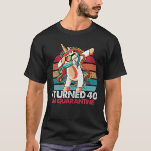 Camiseta Eu Tornei 40 Na Quarentena 2020 Dabbing Unicorn 40