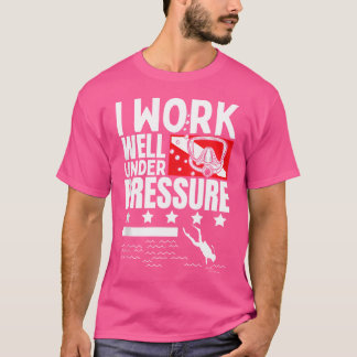 Camiseta Eu Trabalho Bem Sob Pressão Scuba Mergulhando Dive