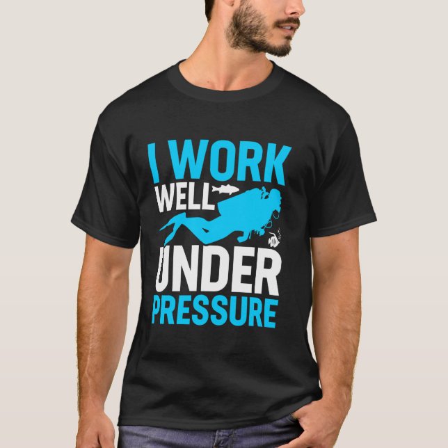 Camiseta Eu Trabalho Bem Sob Pressão Suba Diver (Frente)