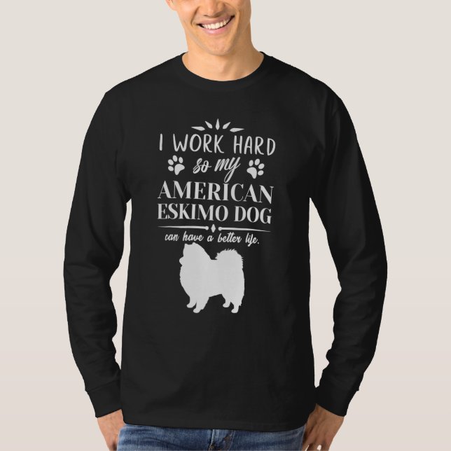 Camiseta Eu trabalho Cachorro Duro Ideia Cachorro Americano (Frente)