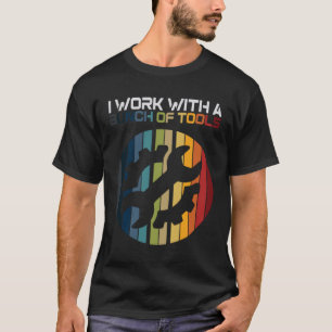 Camiseta Eu Trabalho Com Um Monte De Ferramentas Mecânicas
