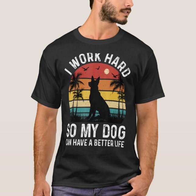 Camiseta Eu Trabalho Duro Para Que Meu Cachorro Possa Ter U (Frente)