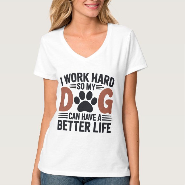 Camiseta Eu trabalho Duro para que meu cão viva melhor - fe (Frente)