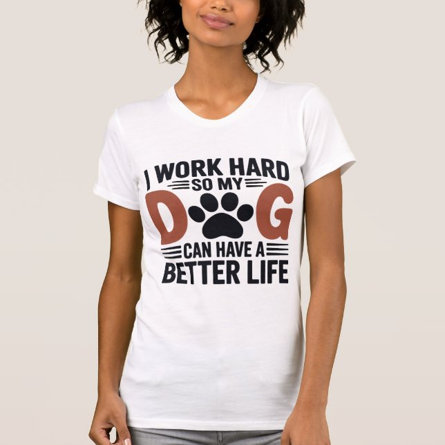 Camiseta Eu trabalho Duro para que meu cão viva melhor - fe (Frente)