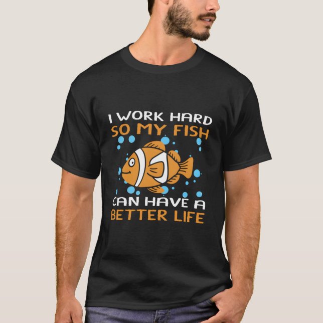 Camiseta Eu Trabalho Duro Para Que Meu Peixe Possa Ter Uma  (Frente)