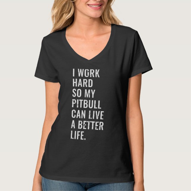 Camiseta Eu Trabalho Duro Para Que Meu Pitbull Possa Viver  (Frente)