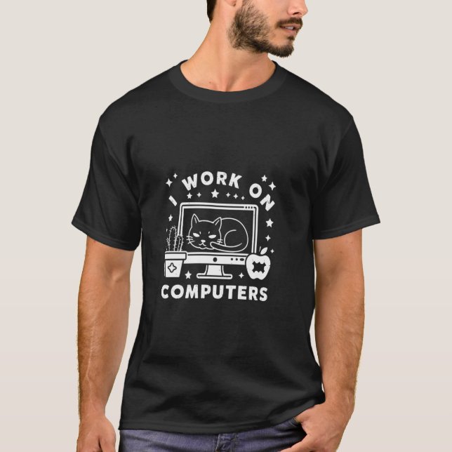 Camiseta Eu Trabalho em Computadores Engraçado Cute Tech Co (Frente)