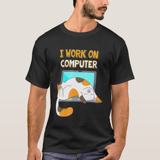 Camiseta Eu Trabalho Em Computadores Engraçado Gato Gatinho (Frente)