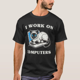 Camiseta Eu Trabalho Em Computadores Gato Siames Divertido