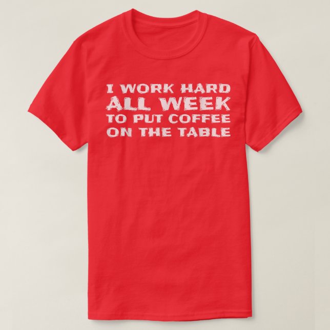 Camiseta Eu trabalho na Duro de colocar café na Mesa do Caf (Frente do Design)