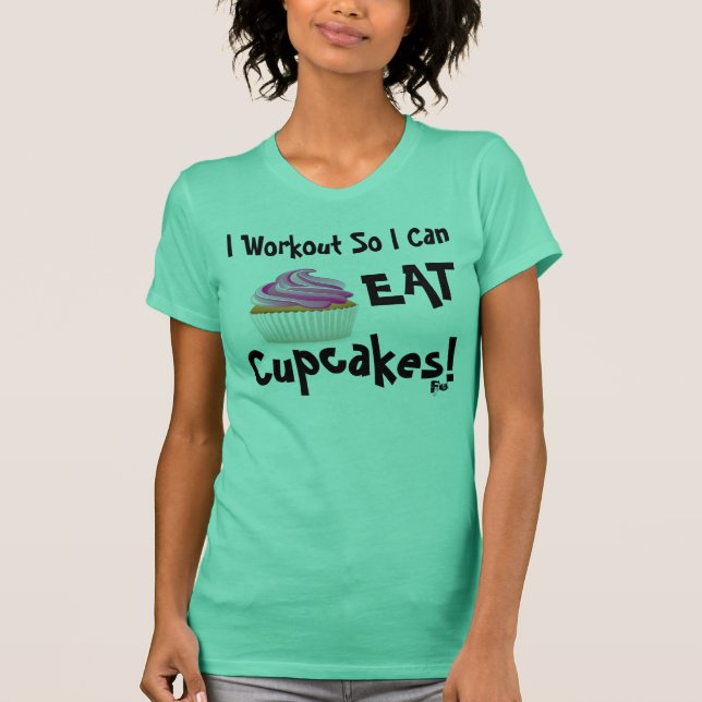 Camiseta Eu Trabalho Para Que Eu Possa Comer Cupcakes! (Frente)