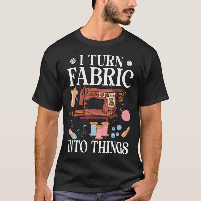 Camiseta Eu Transformo Tecido Em Coisas Engraçadas de Costu (Frente)