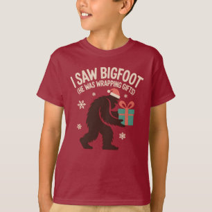 Camiseta Eu Vi o Pé Grande (Ele Estava Envolvendo Presentes