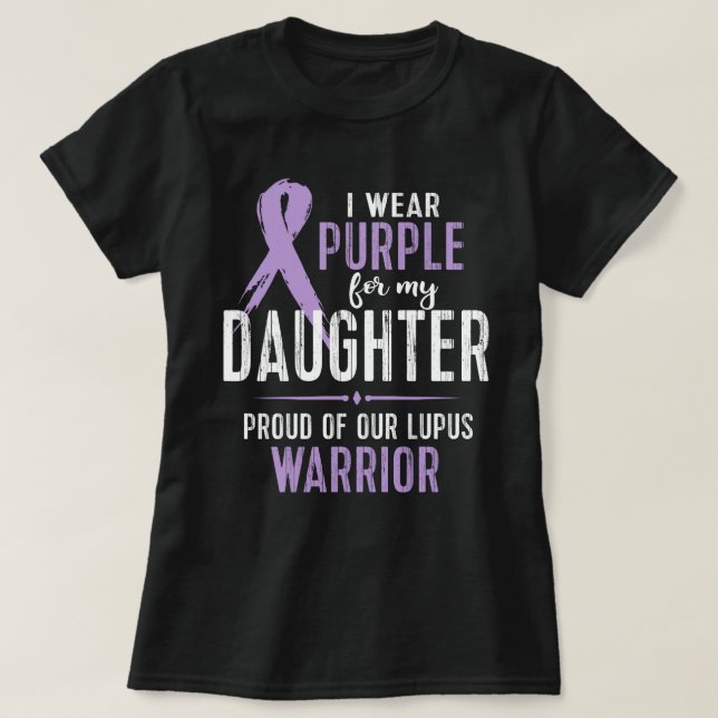 Camiseta Eu visto roxo para minha filha orgulhoso de nosso  (Frente do Design)