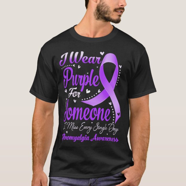 Camiseta Eu Visto Roxo Por Alguém Que Conhece FIBROMYALGIA (Frente)