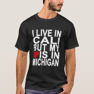 CAMISETA EU VIVO EM CALI MAS MEU CORAÇÃO ESTÁ EM MICHIGA