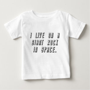 Camiseta Eu Vivo Em Uma Pedra Gigante No Espaço