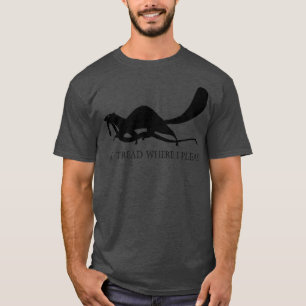 Camiseta Eu vou ler onde eu gosto de iluminar a saia