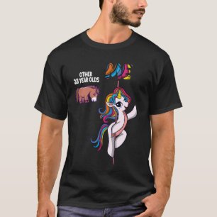 Camiseta Eu vs Outros Aniversariantes de 28 Anos Piada de A