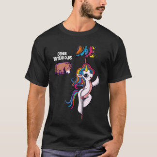 Camiseta Eu vs Outros Aniversariantes de 28 Anos Piada de A