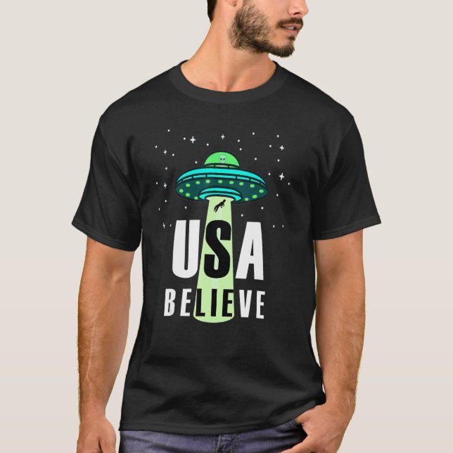 Camiseta EUA acreditam na Alienígena de molhos voadores de  (Frente)