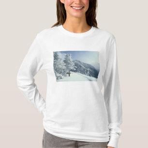 Camiseta EUA, NH, árvores cobertas de neve Trilhas Snoeshoe