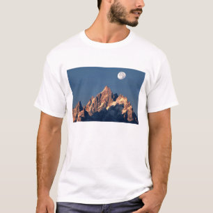 Camiseta EUA, Wyoming, Grand Teton NP. Uma lua cheia se põe
