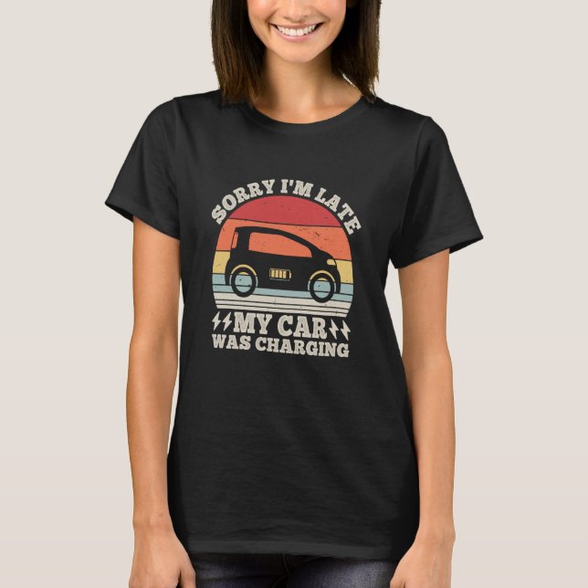 Camiseta EV Carro Elétrico Desculpe Estou Atrasado Meu Carr (Frente)