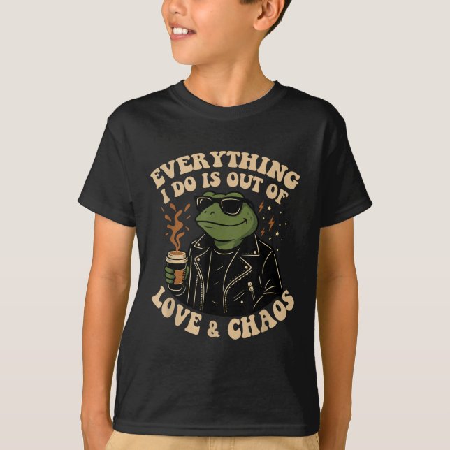 Camiseta Everything I Do Is Out Of Love And Chaos Funny Fro (Frente)