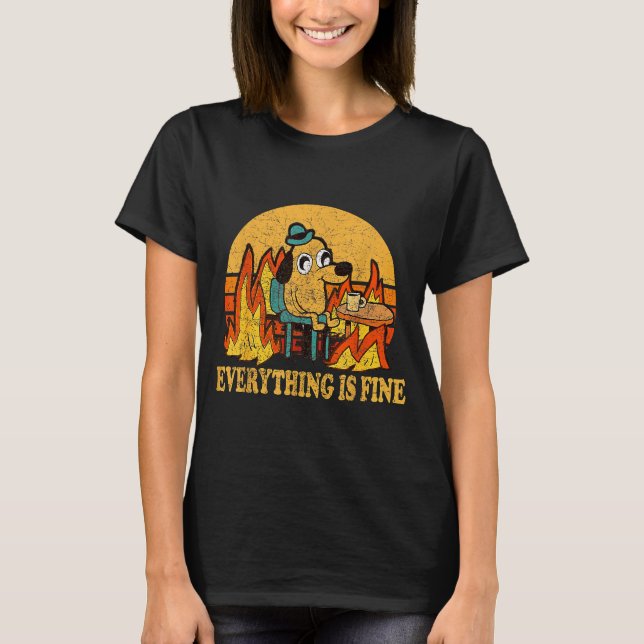 Camiseta Everything Is Fine Dog Drinking Coffee Burning Mem (Frente)