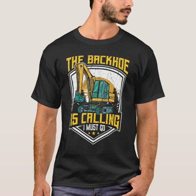 Camiseta Excavator Operator, The Backhoe Is Calling I Must  (Frente)