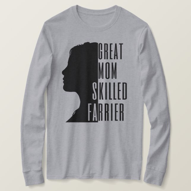 Camiseta Excelente Mãe Matou Um Presente Único (Frente do Design)