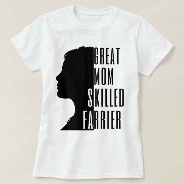 Camiseta Excelente Mãe Matou Um Presente Único (Frente do Design)