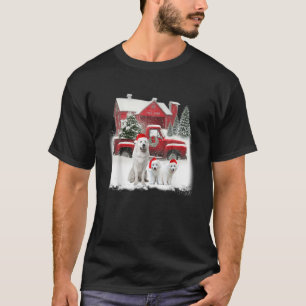 Camiseta Excelente Pirenéus Santa Hat Red Truck Tree Fazend