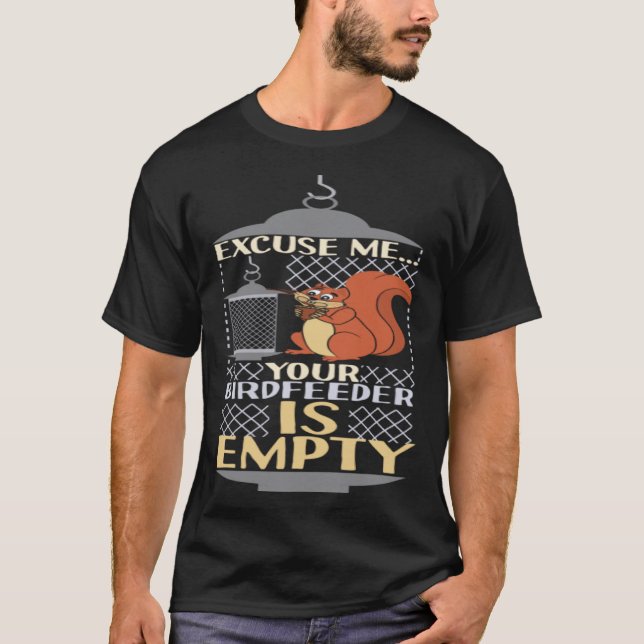 Camiseta Excuse Me Your Birdfeeder Is Empty Squirrel Bird F (Frente)