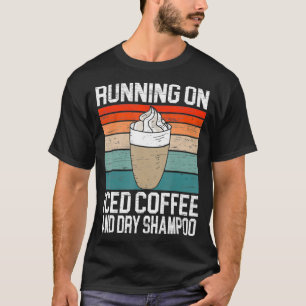 Camiseta Executando Em Café Forçado E Anúncio De Cafeína Sh