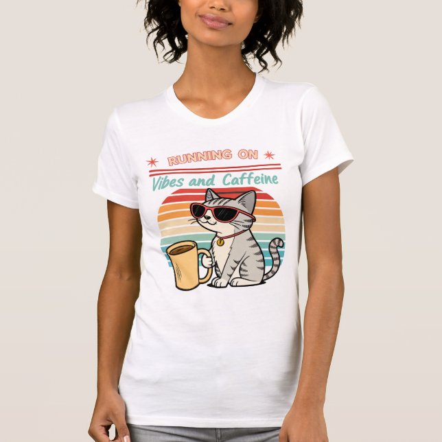 Camiseta Executando em Vibes & Caffeine - Legal Cat Retro (Frente)