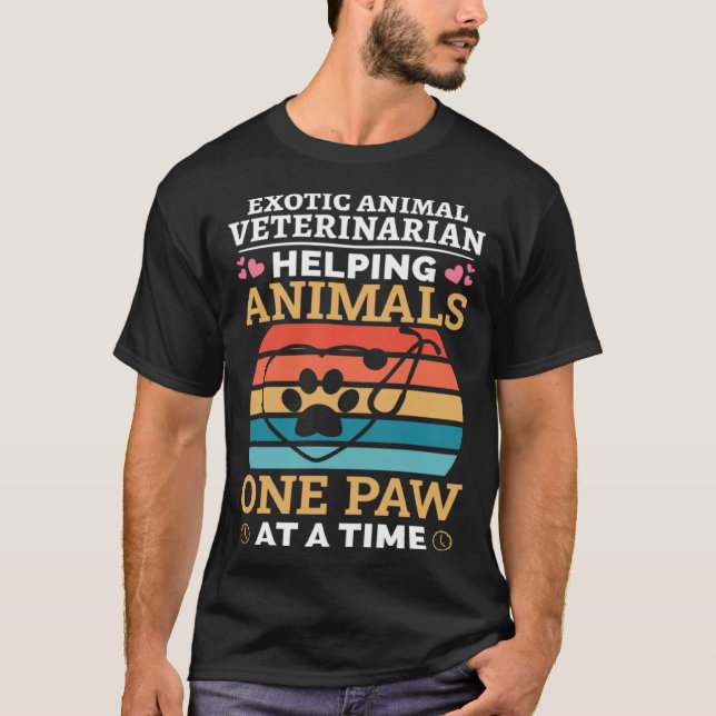 Camiseta Exotic Animal Veterinarian Helping Animals One Paw (Frente)