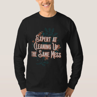 Camiseta Expert at Cleaning Up Mess Mom Work Mother Job  Wo
