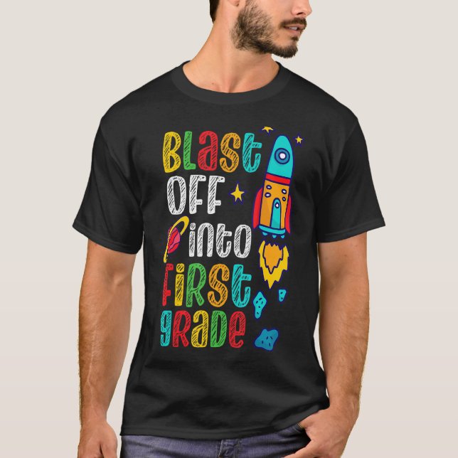Camiseta Explosão Em Foguete Da Classe 1rua Primeiro Dia Da (Frente)