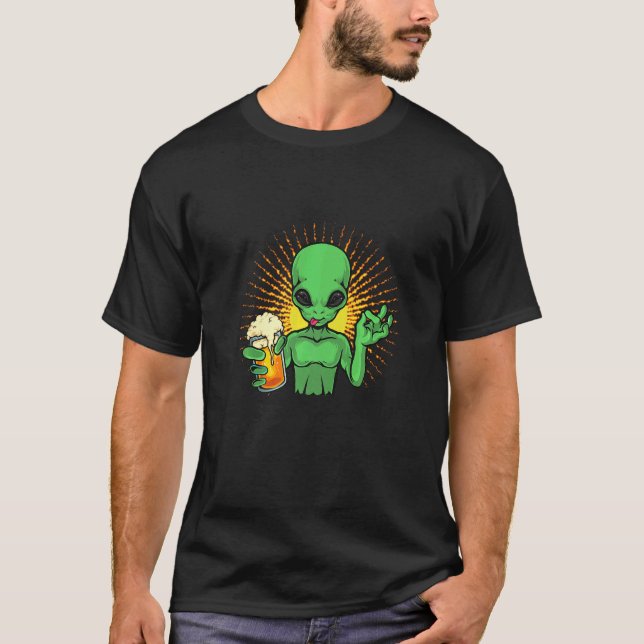 Camiseta Extraterrestre de Cerveja de Bebendo alienígena (Frente)