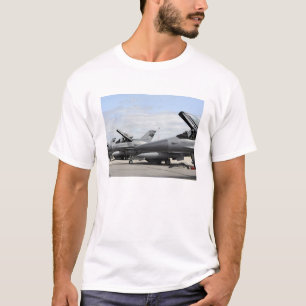 Camiseta F-16 Falcões de Luta aguardam o lançamento