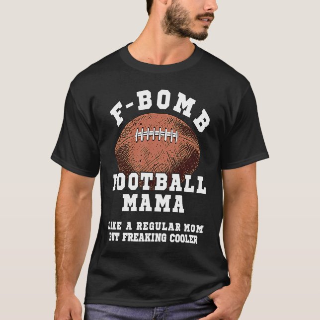 Camiseta F Bomb Football Mama Like A Regular Mom But Freaki (Frente)
