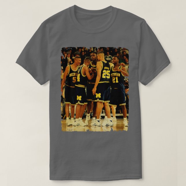 Camiseta Fab Cinco Vintage Design De Basquete (Frente do Design)