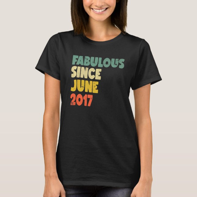 Camiseta Fabulosa Desde Junho De 2017 Menina Mulher Nascida (Frente)