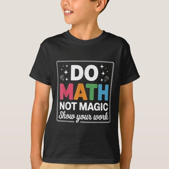 Camiseta Faça Matemática Não Magia Professor de Matemática  (Frente)